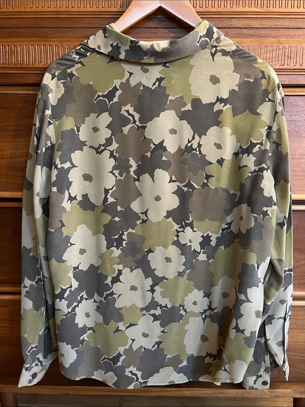 Vintage 90s Jones New York 100% Silk Khaki/Beige Flower Print Button Up - Picture 2 of 6